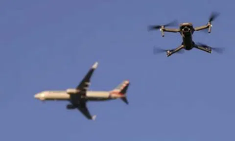 Chỉ trong 2 ngày, 38 chuyến bay, hàng ngàn hành khách bị ảnh hưởng do drone và diều