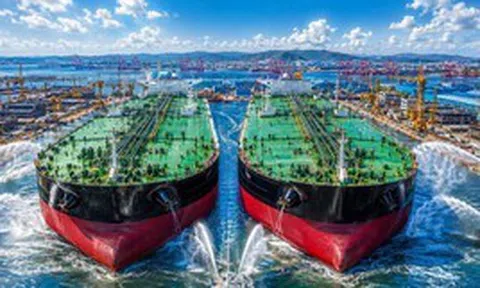 Phát hiện 2 tàu Trung Quốc dài bằng 3 sân bóng đá vừa hạ thủy, bắt đầu thực hiện nhiệm vụ lớn