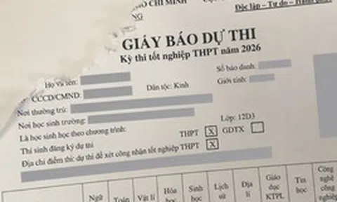 Bức ảnh phát ra tiếng khóc của một sĩ tử trước ngày thi tốt nghiệp THPT