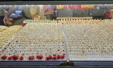 Chuyện gì đang xảy ra với vàng miếng SJC, vàng nhẫn?