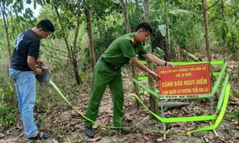 Chạm mặt "vật thể lạ" trong rẫy, người dân lập tức trình báo