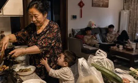 Tôi nghỉ hưu với 1 tỷ đồng tiết kiệm, 5 năm sau chỉ còn chưa đến 200 triệu: Bài học đắt giá về kiểu "phụ thuộc ngầm" trong nhiều gia đình hiện nay