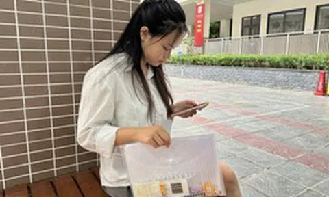 Mang điều khiển điều hòa đi thi để 'cầu đỗ', nữ sinh Hà Nội nói lý do bất ngờ