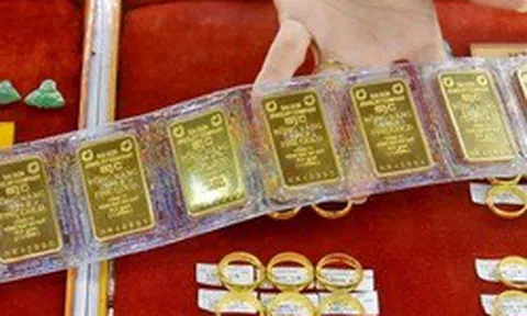Có 1 tỉ đồng, nên mua vàng hay gửi tiết kiệm để có lãi tốt hơn?