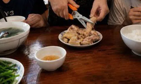 Nàng dâu còng lưng gánh 7 miệng ăn, chị chồng vẫn thản nhiên gửi con... cho đến khi tôi nghe được bí mật từ chính miệng mẹ chồng