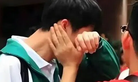 Nam sinh đỗ ĐH danh tiếng được gia đình mở tiệc ăn mừng, mấy ngày sau đòi thi lại, thừa nhận: “Trường rất tốt nhưng vẫn thấy hụt hẫng”