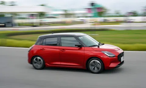 Swift bán chạy gấp 10, Innova Cross mất ngôi đầu phân khúc xe hybrid