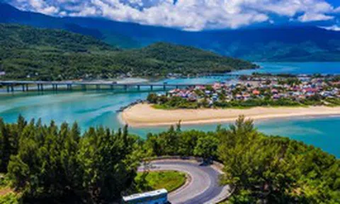 Không phải Phú Quốc, đây là nơi duy nhất ở Việt Nam lọt Top điểm đến tuyệt vời nhất mùa hè: Vừa có núi vừa có biển, mới thu ngân sách hơn 34.000 tỷ đồng