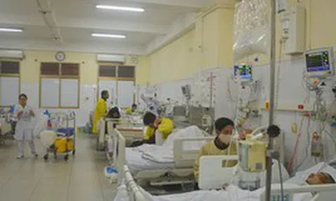 Từ những cuộc họp triệu đô đến căn phòng của mẹ, tôi bị kéo vào cuộc giằng co đau đớn nhất đời mình