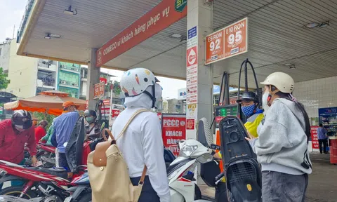 Xăng E5 được lùng mua