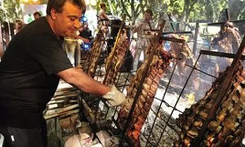 Món ăn đặc biệt được xem là "vũ khí vô địch" của Argentina: Phải mang hơn nửa tấn từ quê nhà sang Mỹ để tiếp sức cho Messi