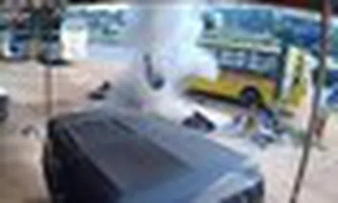 Lốp xe phát nổ như bom, thanh niên 19 tuổi bị hất văng lên không trung: Camera ghi lại khoảnh khắc gây sốc