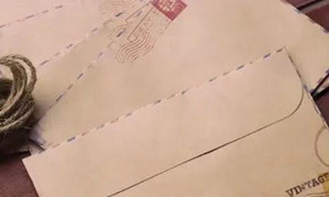 Tôi vô tình nhận được một phong bì đứng tên chồng, nhưng người gửi đã mất cách đây gần 10 năm