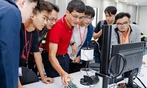 Một trường ĐH vừa tung học bổng gần 1 tỷ đồng/năm để “chiêu mộ nhân tài” AI, kỹ thuật: Trợ cấp thêm tới 30 triệu đồng/tháng