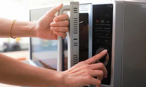 Cảnh báo đặc biệt tới những gia đình đang dùng lò vi sóng