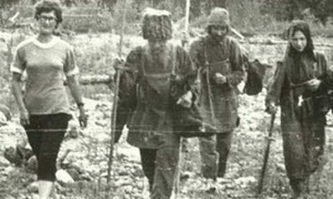 1 gia đình tự cô lập trong rừng từ năm 1936, không biết Thế chiến II đã kết thúc