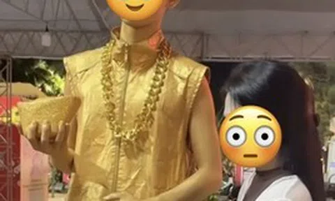 Nữ streamer đăng video quấy rối bức tượng hút 11 triệu lượt xem, vì view mà bất chấp?