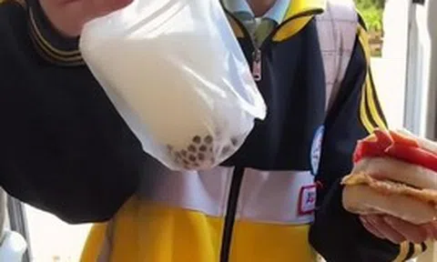 Bữa trưa một bà mẹ chuẩn bị cho con gái mang đến trường khiến ai xem cũng ngán ngẩm: Thà ăn cơm trắng còn hơn!