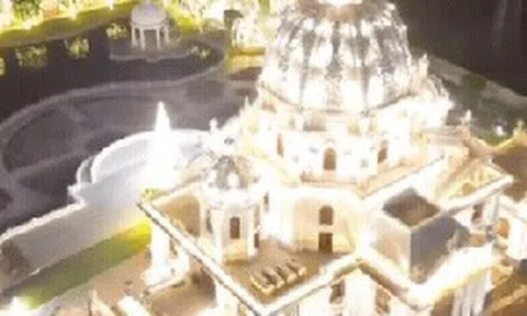 Lâu đài sáng nhất Ninh Bình lúc này