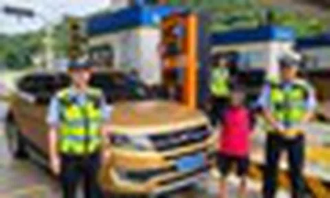 Lái ô tô trên đường cao tốc suốt 6 tiếng, khi bị phát hiện, cậu bé 12 tuổi đưa ra câu trả lời chấn động