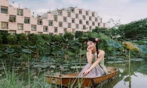Một trường đại học rộng 30ha ở Hà Nội bất ngờ hút giới trẻ nhờ sở hữu điểm nhấn hiếm có, "đẹp như phim" giữa khuôn viên