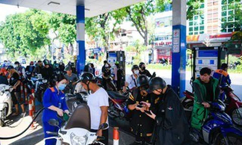 Giá xăng dầu lại đồng loạt giảm sâu, có loại gần 1.700 đồng/lít