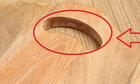 Vì sao thớt thường có 1 lỗ khuyết?