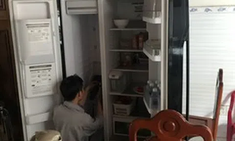 Tủ lạnh kêu ro ro cả tuần, tôi gọi thợ đến sửa rồi lặng điếng người với thứ mà anh ấy nhặt bên dưới lên