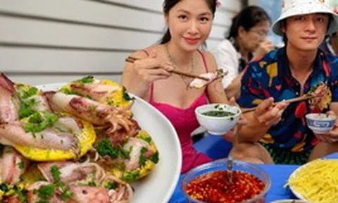 Cả gia đình hotmom Thủy Anh mê tít món bánh "nhỏ mà có võ" này khi du lịch Nha Trang: Ai đi biển cũng phải thử ít nhất một lần!