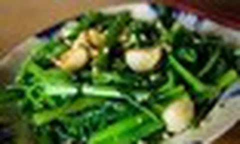 Ăn 5kg rau bina không tốt bằng 1kg rau dân dã này của người Việt: Là "thuốc bổ gan" tự nhiên, mặt giảm nám và ngủ ngon