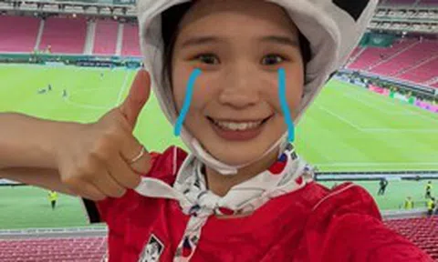 Bức ảnh cô gái đi xem World Cup 2026 tưởng bình thường cho đến khi biết danh tính