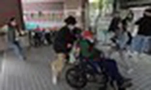 Cụ ông 102 tuổi bất ngờ đăng ký kết hôn với nữ hộ lý gắn bó 27 năm, con cái tá hỏa khi biết một chi tiết