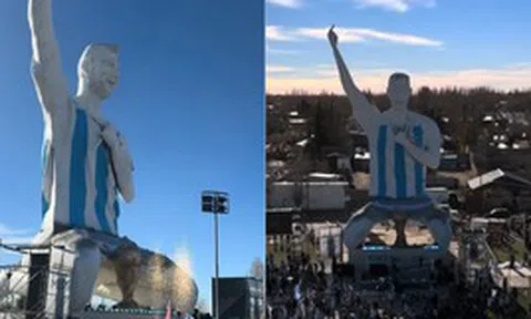 Bức tượng khổng lồ cao 26m của Messi bị chê khắp nơi, còn so với tượng Ronaldo
