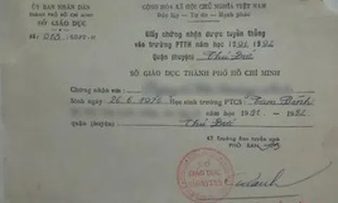 Con hỏi: "Hồi đó mẹ thi tuyển sinh 10 ra sao", bà mẹ TP.HCM đưa ra tờ giấy ố màu, đọc mà phục sát đất!