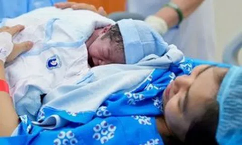 Từ 1/7/2026, mẹ sinh đủ 2 con được nghỉ thai sản 7 tháng, ưu tiên mua nhà ở xã hội
