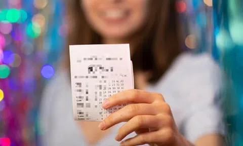 Cô gái trúng số 35 tỷ liền tặng hàng xóm 174 triệu và cái kết