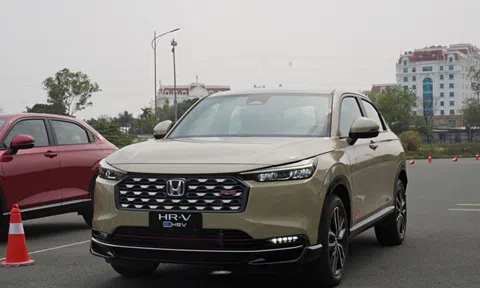 Honda tăng giá xe máy, giảm giá ôtô