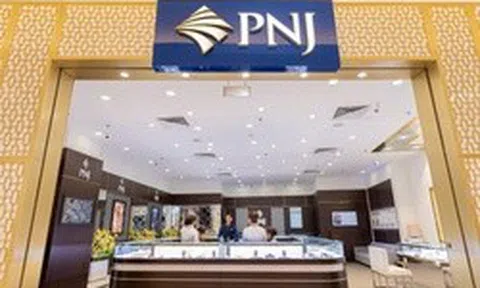 Người nhà Chủ tịch Cao Thị Ngọc Dung muốn gom thêm cổ phiếu PNJ
