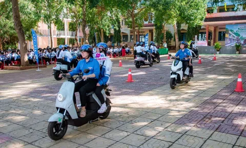 Phạt tiền người dưới 18 tuổi đi môtô, hiểu thế nào cho đúng?