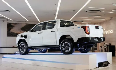 Lý do chưa thể sớm có Toyota Hilux PHEV