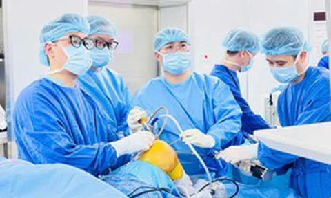Vinmec Hải Phòng "giải cứu" khớp gối lỏng lẻo cho người phụ nữ bằng gân tự thân