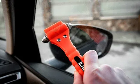 Đề xuất ô tô thiếu gạt nước và búa phá kính thoát hiểm sẽ bị đánh trượt khi đăng kiểm