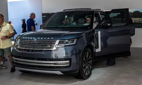 Lộ ảnh thực tế SUV thuần điện Range Rover Electric
