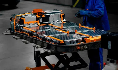 Malaysia bắt đầu sản xuất pin xe điện 'cây nhà lá vườn'