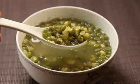 Uống canh đậu xanh suốt 3 ngày, người phụ nữ nhập viện nguy kịch