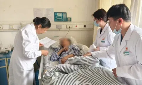 Người phụ nữ 56 tuổi tử vong dù chỉ ăn đồ hấp, bác sĩ cảnh báo thói quen "cực độc"