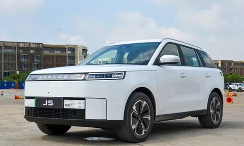 Cận cảnh Jaecoo J5 BEV - ôtô điện Trung Quốc lắp ráp tại Việt Nam