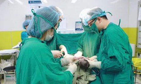Hiếm gặp: Người phụ nữ Hà Nội sinh 3 hoàn toàn tự nhiên, xác suất chỉ 1/100.000