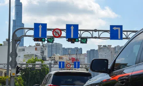 Rẽ trái ở đường Nguyễn Hữu Cảnh (TP.HCM) sao cho đúng luật?