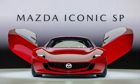 Xe thể thao mới của Mazda dùng cửa mở cánh bướm, không động cơ xoay